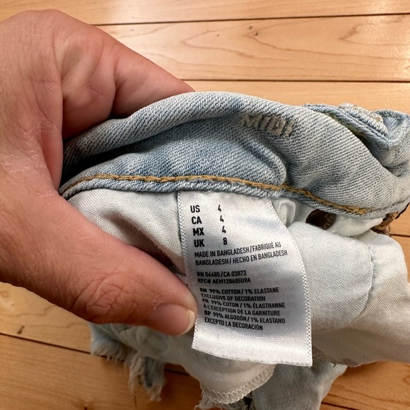 American Eagle distressed denim shorts - Picture 3 of 5